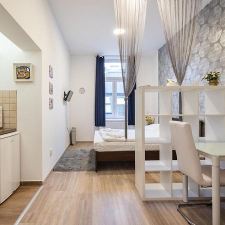 Silver Moon Apartment In The City Center Budapest Esterno foto