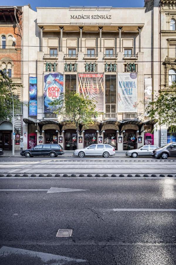 Silver Moon Apartment In The City Center Budapest Esterno foto